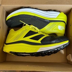 New in box TNF mens vectiv enduis running shoes